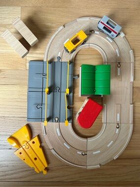 BRIO Wooden Railway Street Double Wide Bus Passenger Station Railroad Crossing